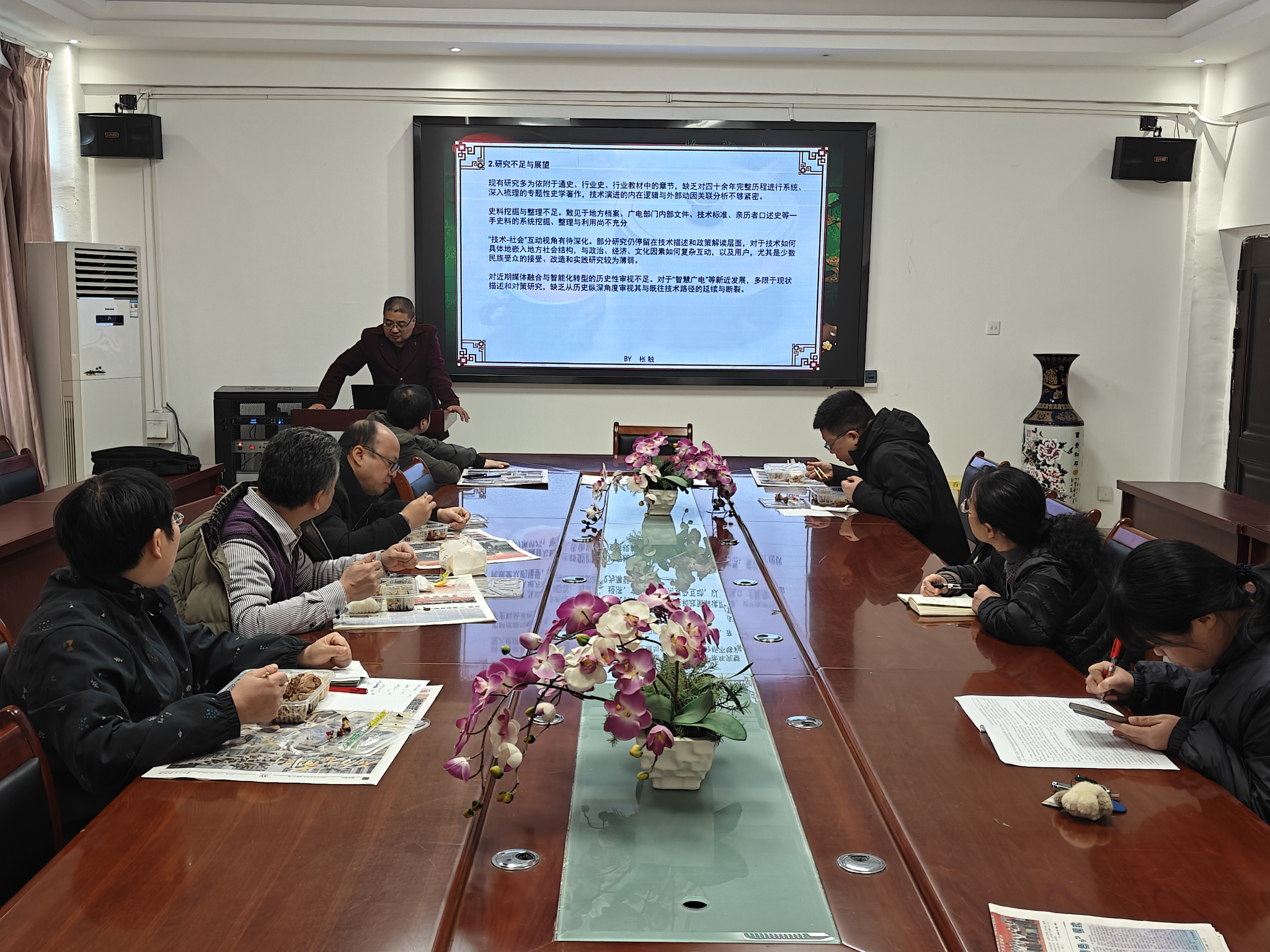 伟德bv1946官网举办关于国家项目申报论证的学术简餐会